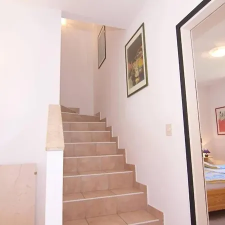 Beverly Hills Apartment *